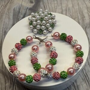 Elegant Pearl and Bead Jewelry Set